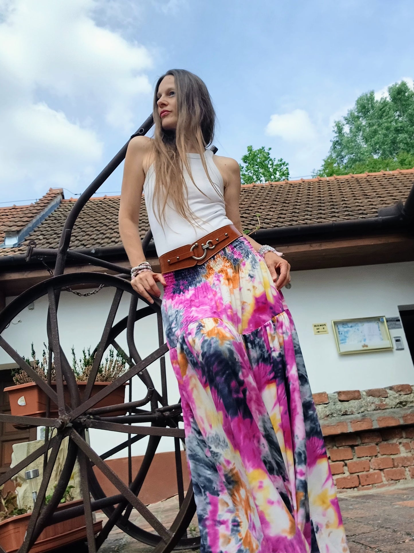 LETNÍ PŮVABNÁ SUKNĚ S VOLÁNEM