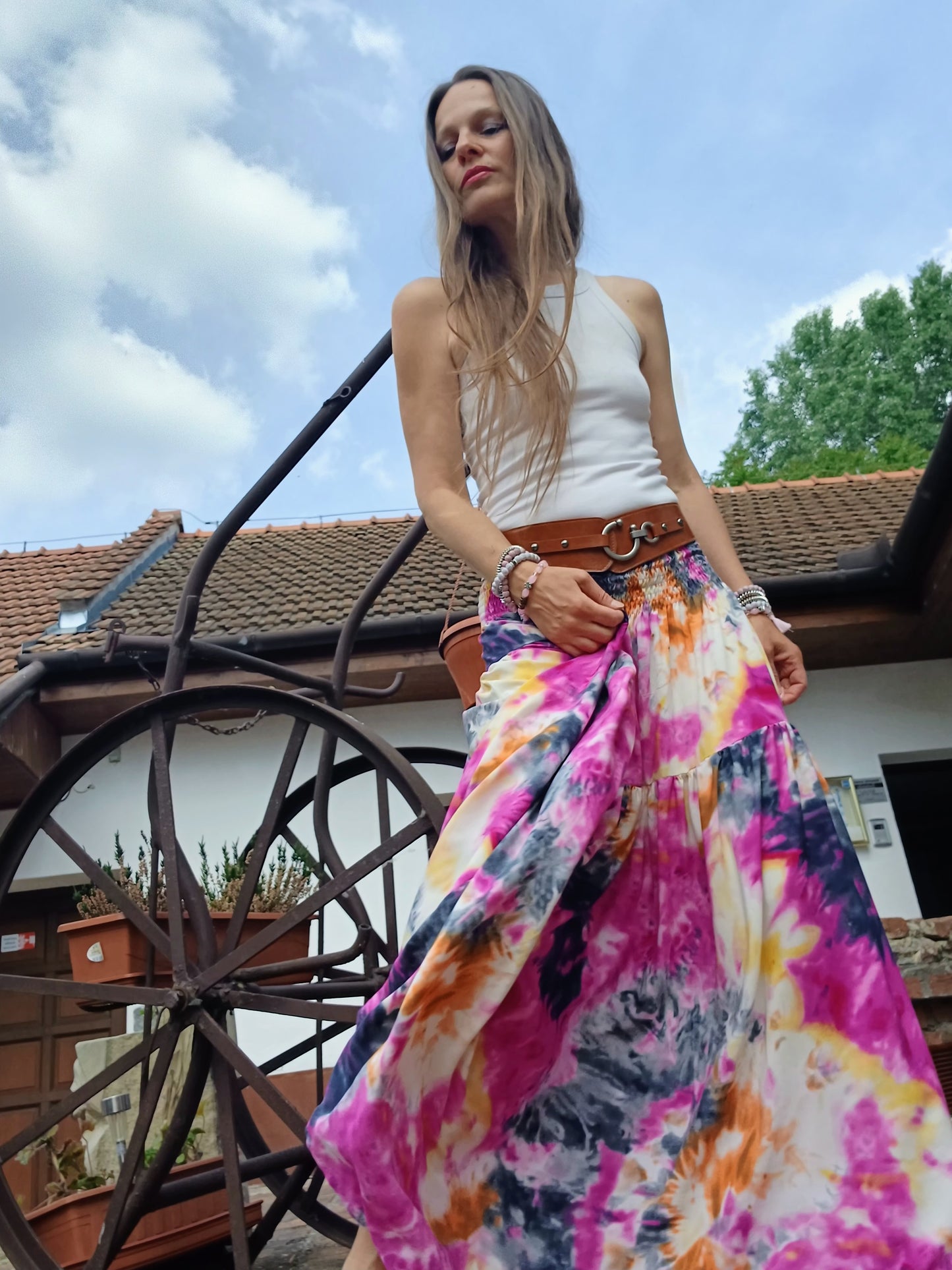 LETNÍ PŮVABNÁ SUKNĚ S VOLÁNEM