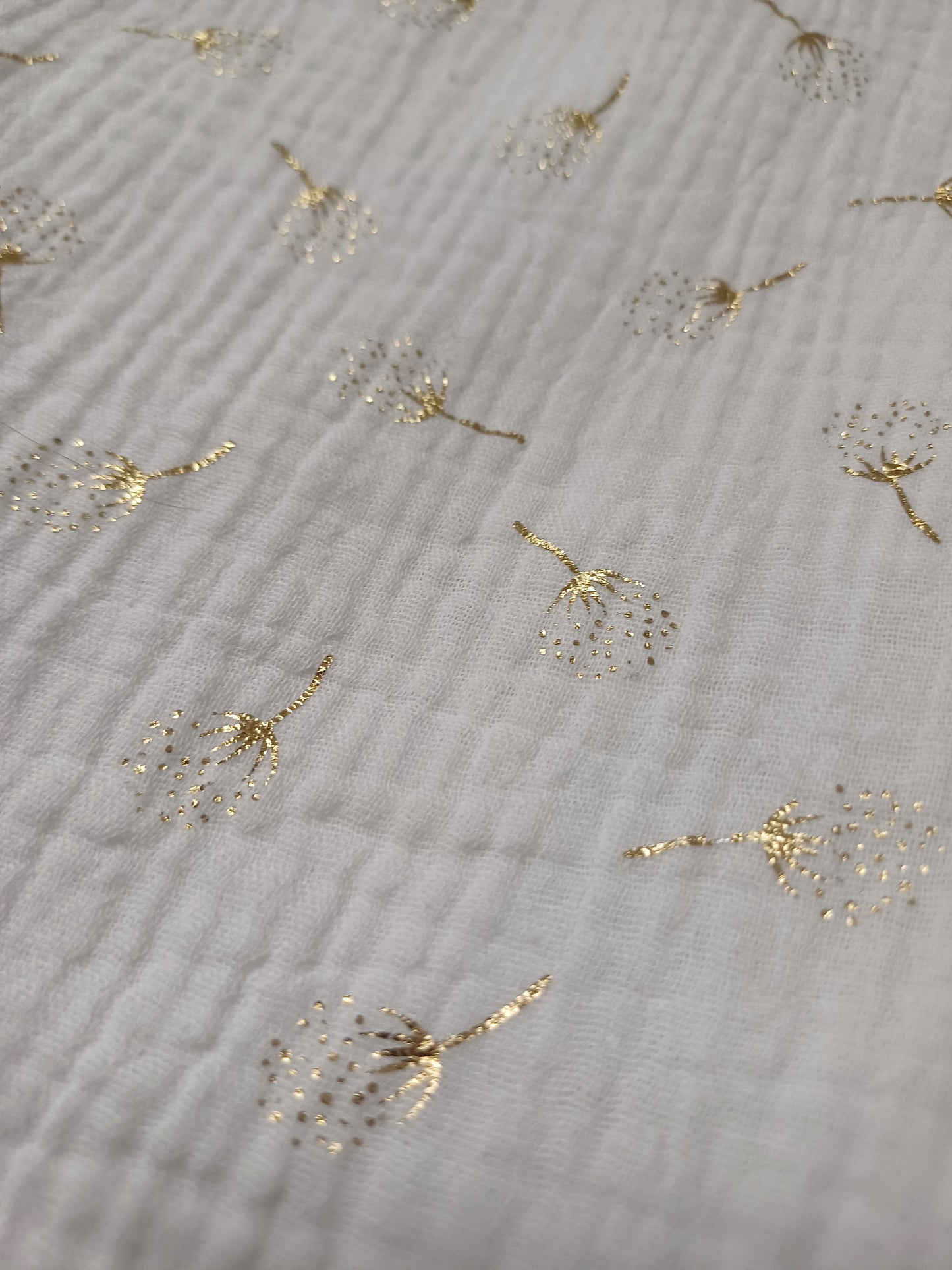 HALENKA BARVA SLONOVÁ KOST S TISKEM STŘÍBRNÝCH CHMÍŘÍ