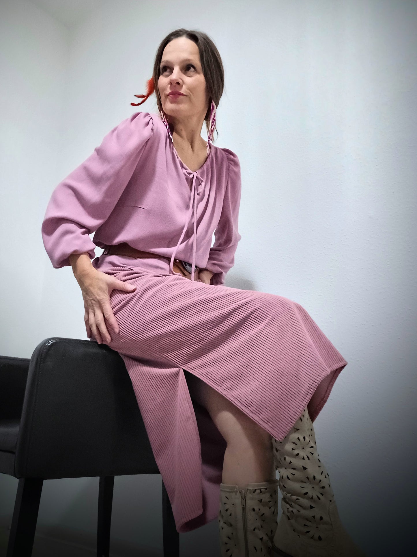 MANŠESTROVÁ SUKNĚ UŽŠÍHO STŘIHU