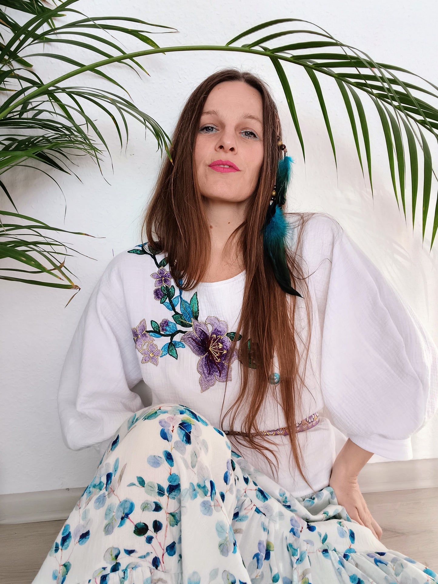 HALENKA MUŠELÍNOVÁ S KVĚTINOVOU VÝŠIVKOU