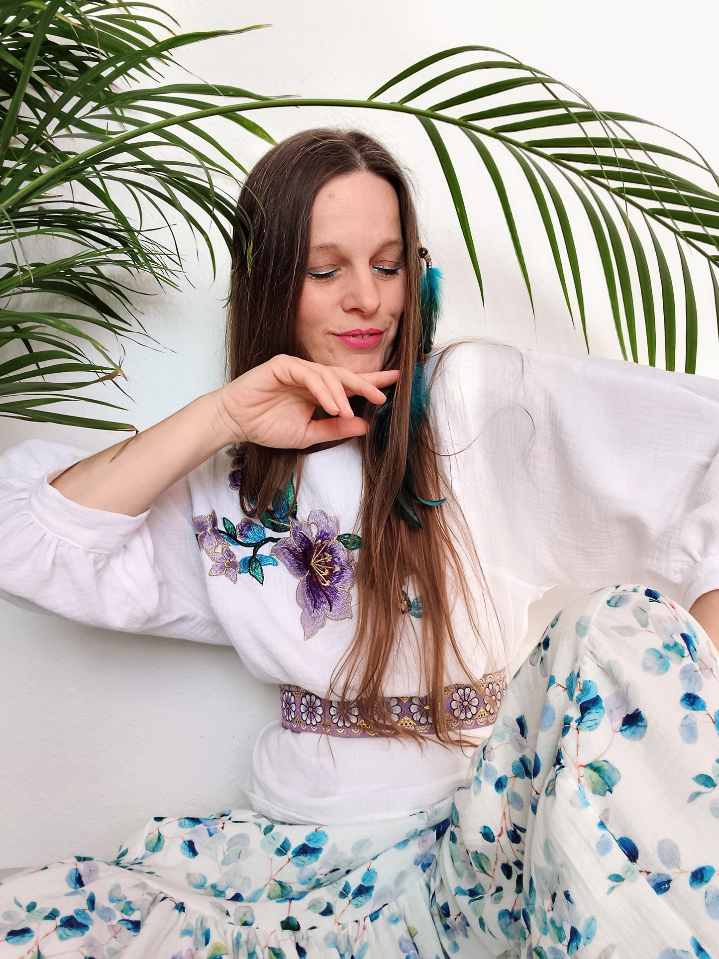HALENKA MUŠELÍNOVÁ S KVĚTINOVOU VÝŠIVKOU