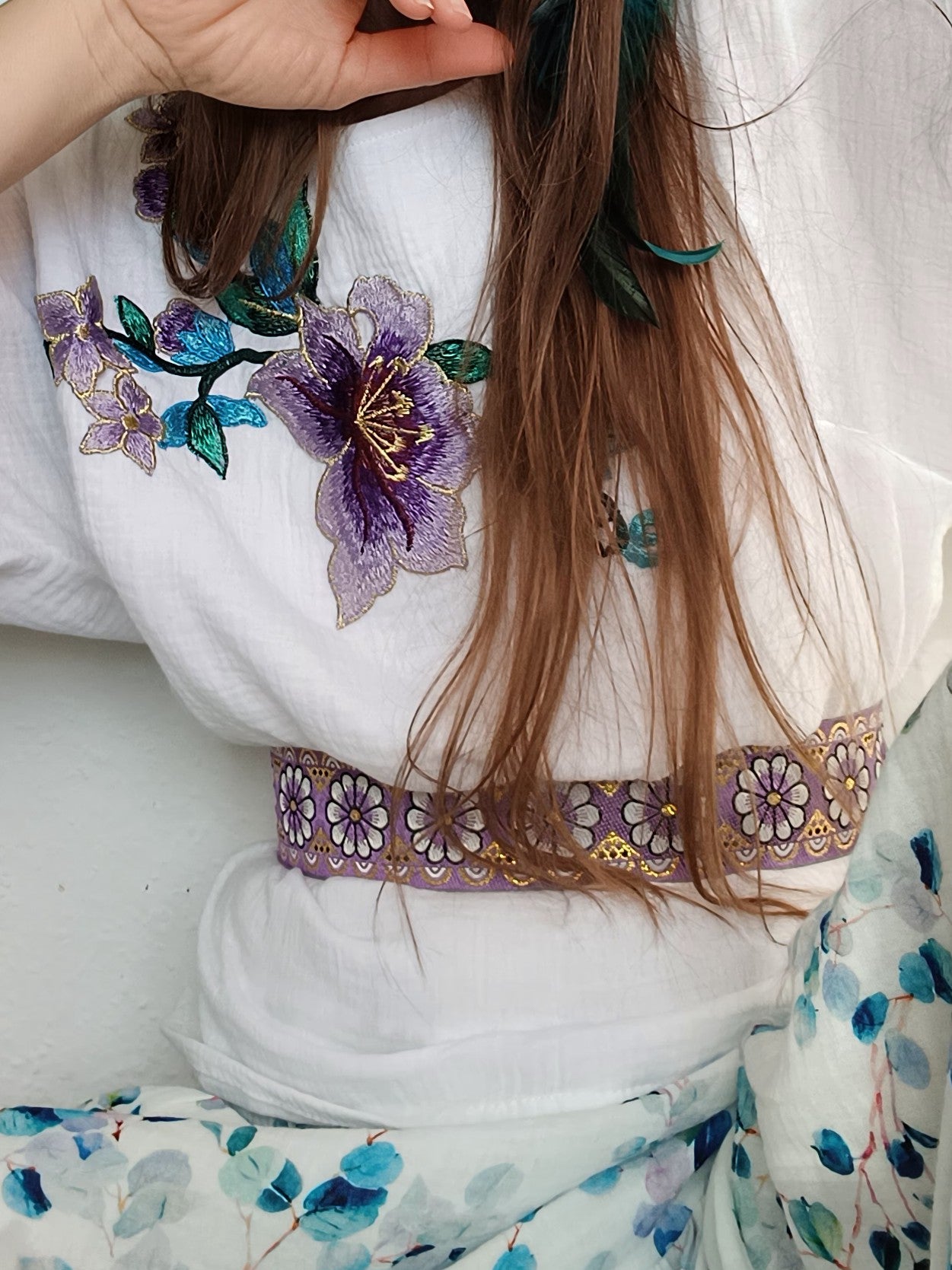 HALENKA MUŠELÍNOVÁ S KVĚTINOVOU VÝŠIVKOU