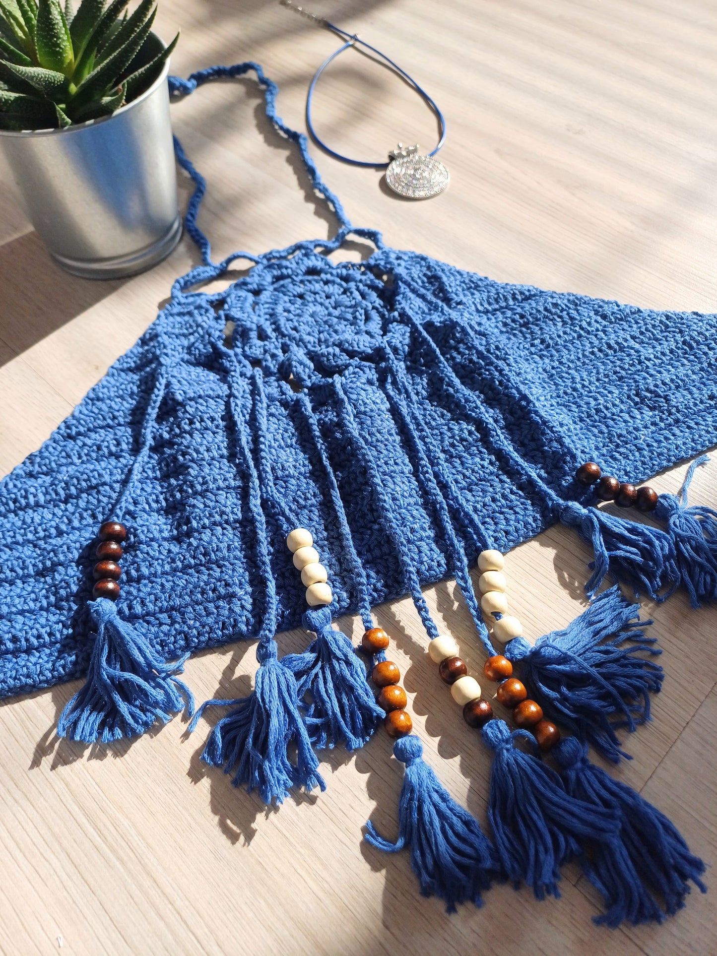 HÁČKOVANÝ BOHO TOP MODRÝ