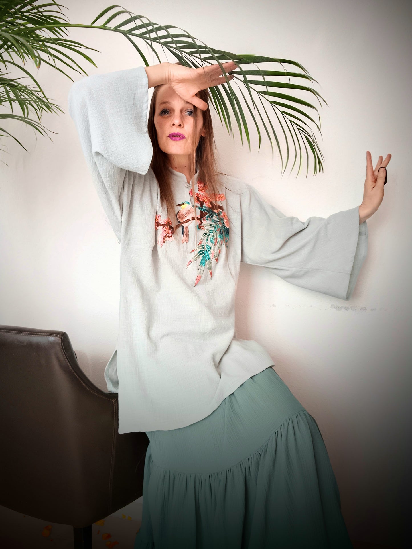 PŮVABNÁ HALENKA V JAPONSKÉM STYLU Z MĚKČENÉHO LNU