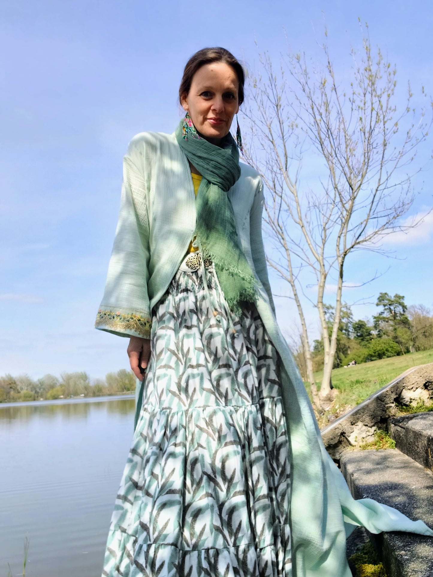 STYLOVÝ MAXI BOHO KABÁTEK S BORDUROU- VÝŠIVKOU NA RUKÁVECH