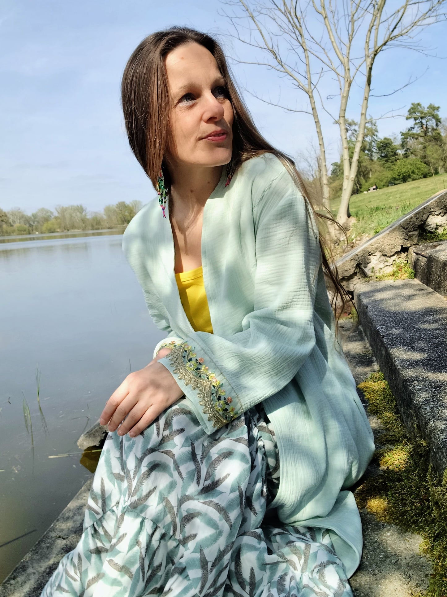 STYLOVÝ MAXI BOHO KABÁTEK S BORDUROU- VÝŠIVKOU NA RUKÁVECH