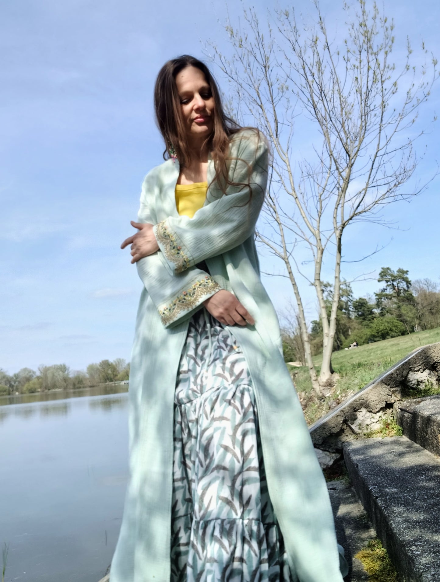 STYLOVÝ MAXI BOHO KABÁTEK S BORDUROU- VÝŠIVKOU NA RUKÁVECH