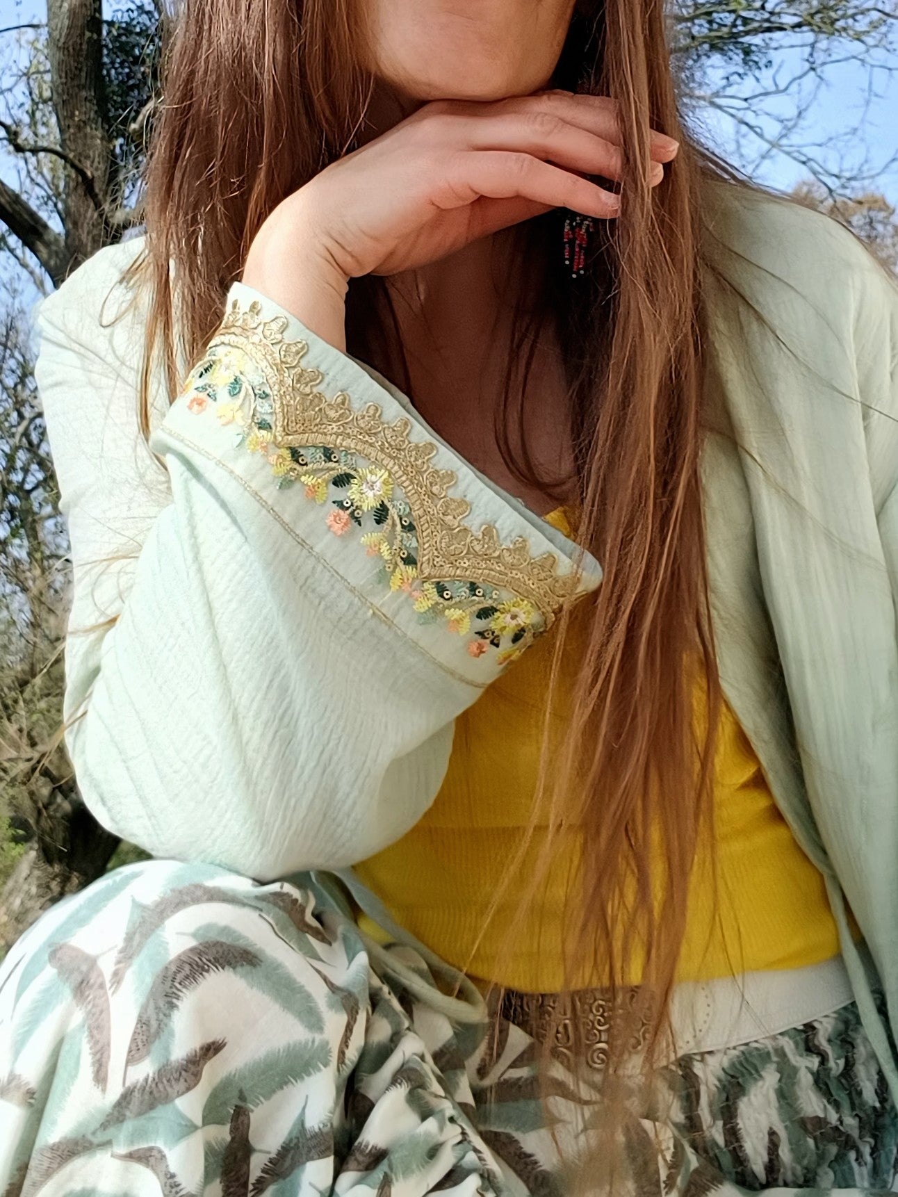 STYLOVÝ MAXI BOHO KABÁTEK S BORDUROU- VÝŠIVKOU NA RUKÁVECH