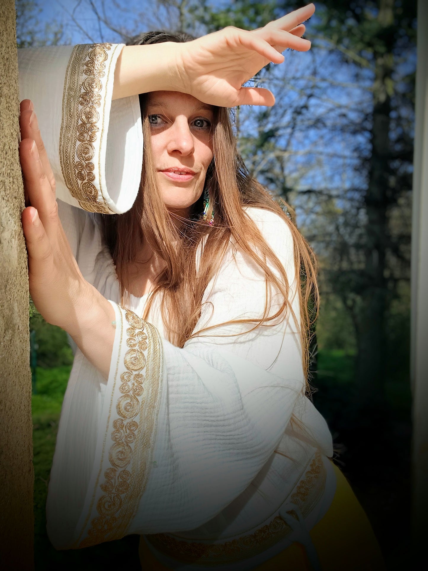PŮVABNÁ BOHO HALENKA OFF WHITE BARVA,S BORDUROU NA RUKÁVECH.ANGEL