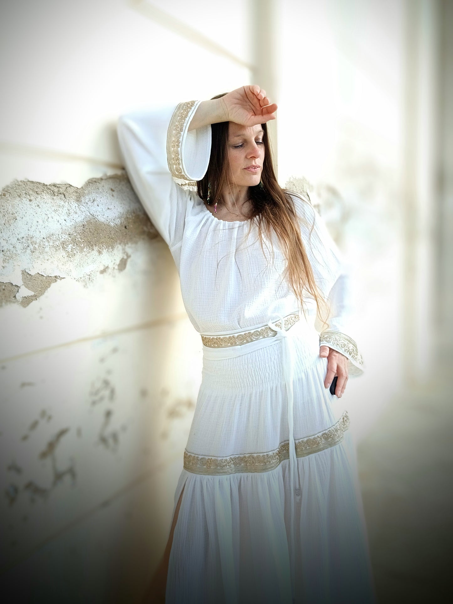 PŮVABNÁ BOHO HALENKA OFF WHITE BARVA,S BORDUROU NA RUKÁVECH.ANGEL