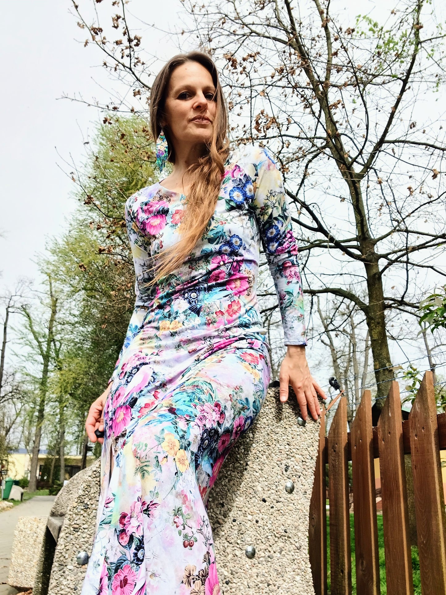 ÚPLETOVÉ ŠATY FAIRY S ROZPARKEM