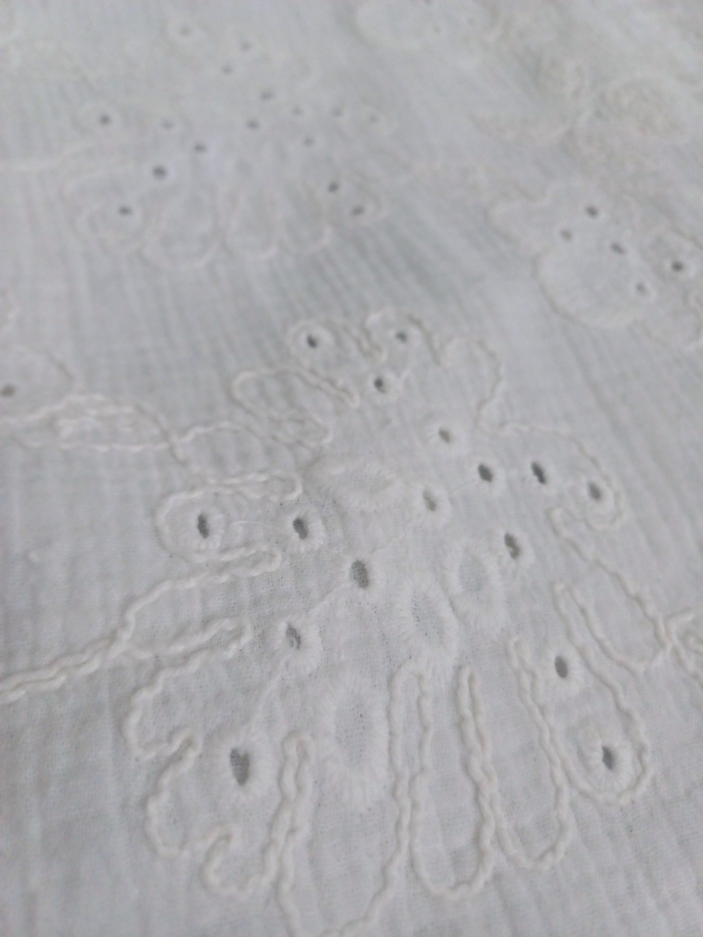 MADEIRA MUŠELÍN OFF WHITE ,SUKNĚ ROVNĚJŠÍHO STŘIHU S ROZPARKEM