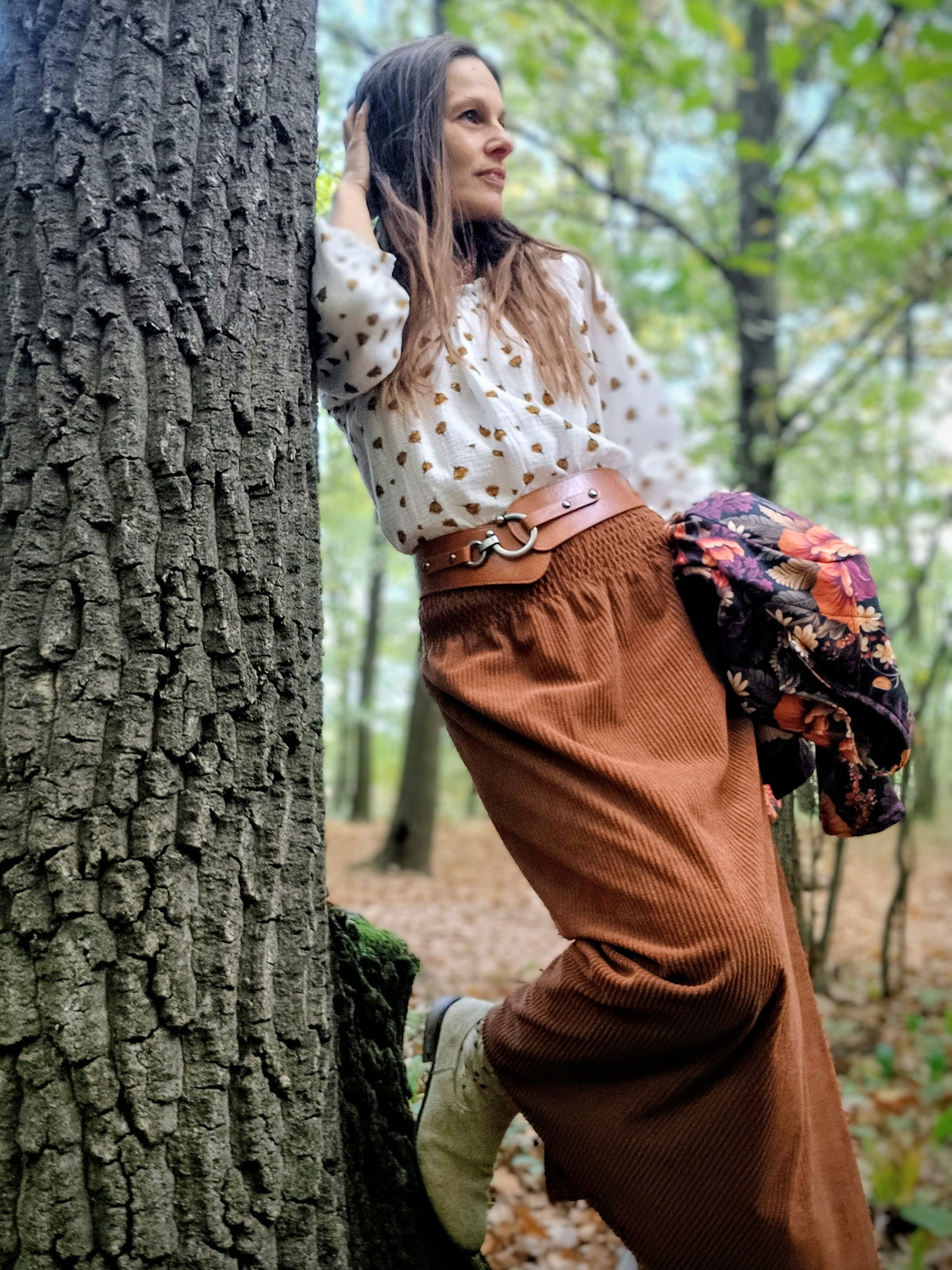 EXLUSÍVNÍ NĚŽNÁ HALENKA S TISKEM RŮŽÍ A VÝŠIVKOU