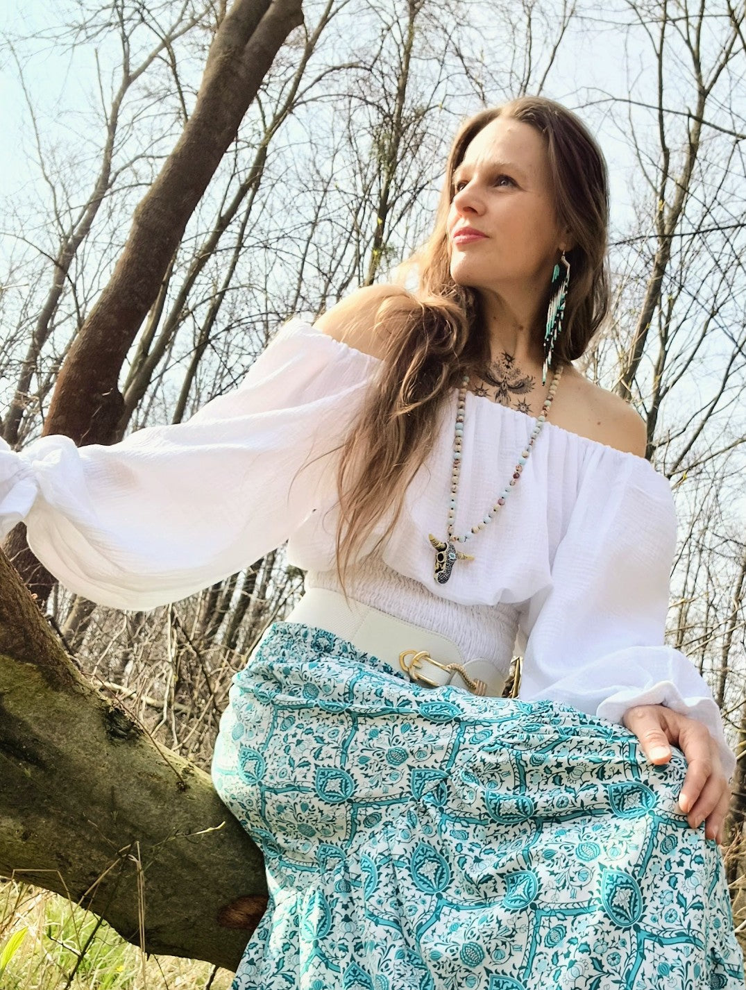 MUŠELÍNOVÁ BOHO HALENKA BÍLÁ,ŽABIČKOVANÁ DÉLKA AŽ DO PASU