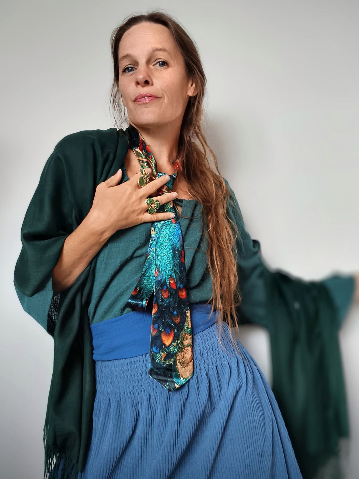 HALENKA Z MĚKČENÉHO LNU Z KOLEKCE PEACOCK