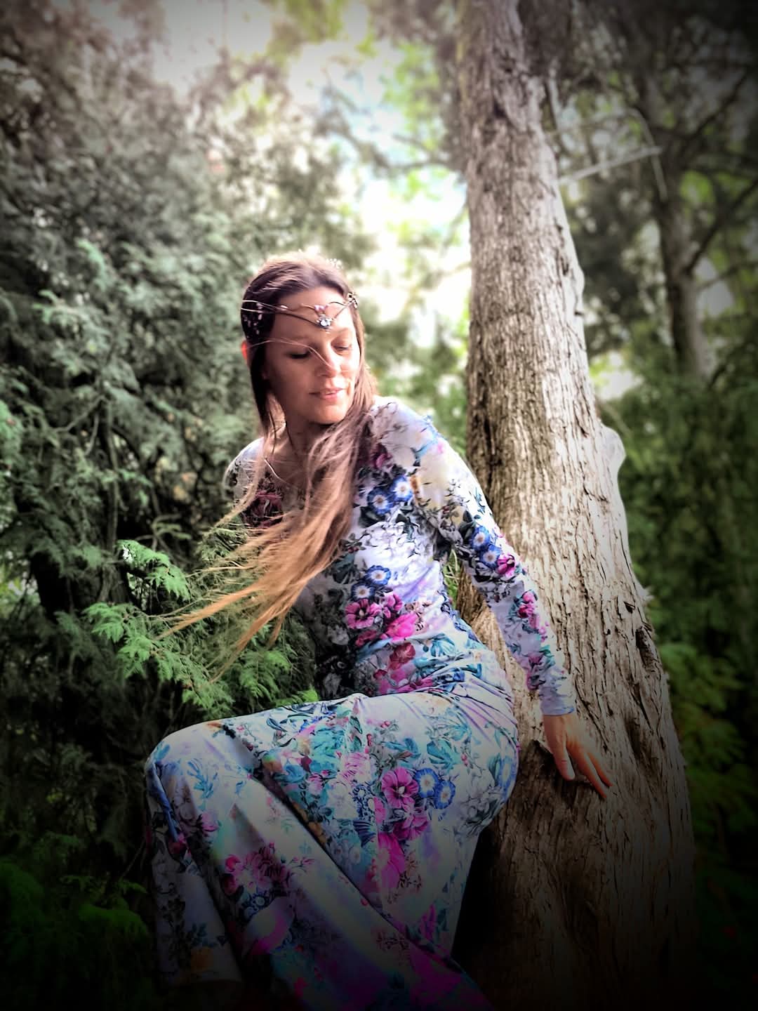 ÚPLETOVÉ ŠATY FAIRY S ROZPARKEM