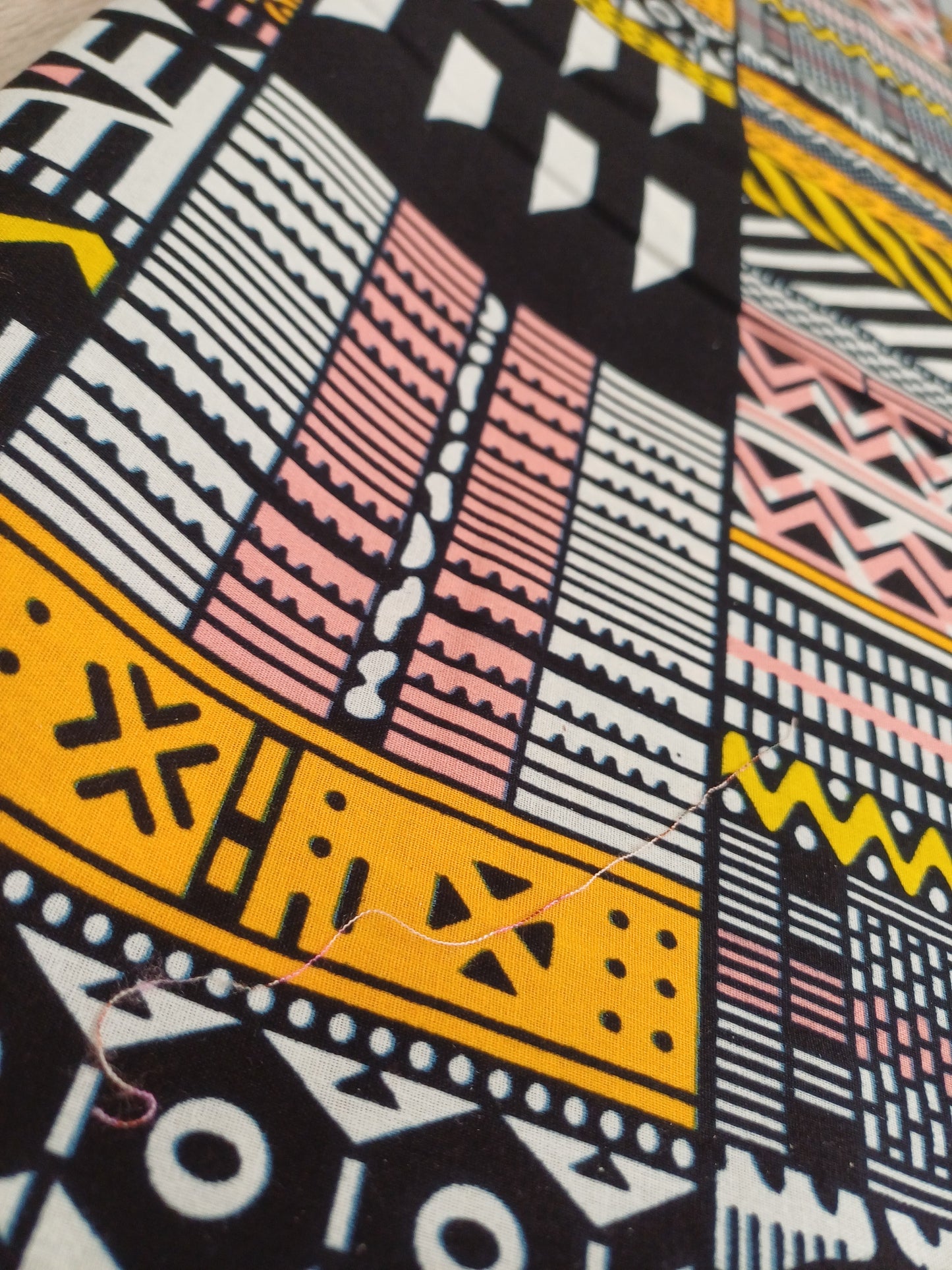 AFRICKÁ LÁTKA S GEOMETRICKÝM VZOREM