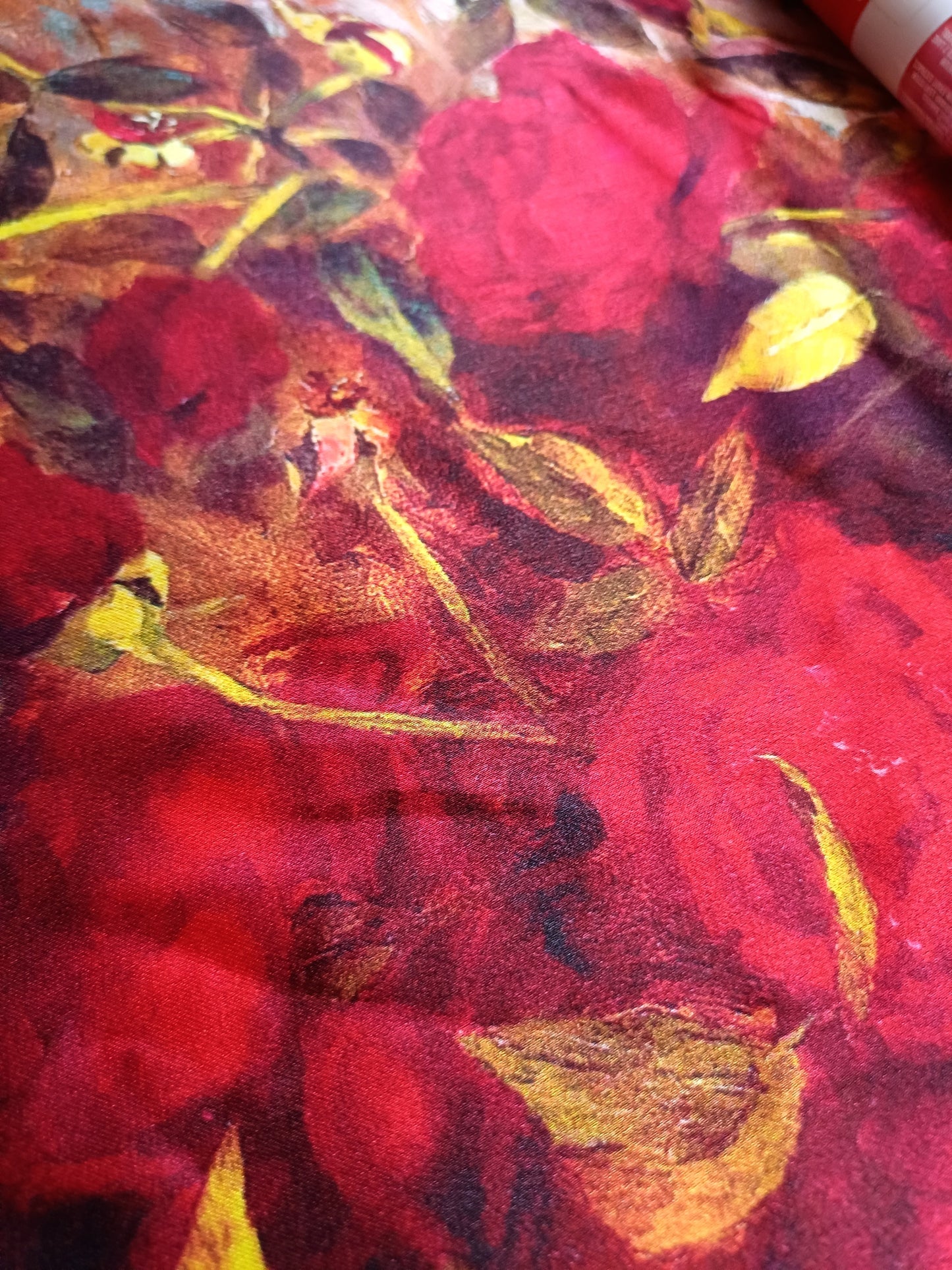 ŠÁTEK RUDÉ RŮŽE SILK