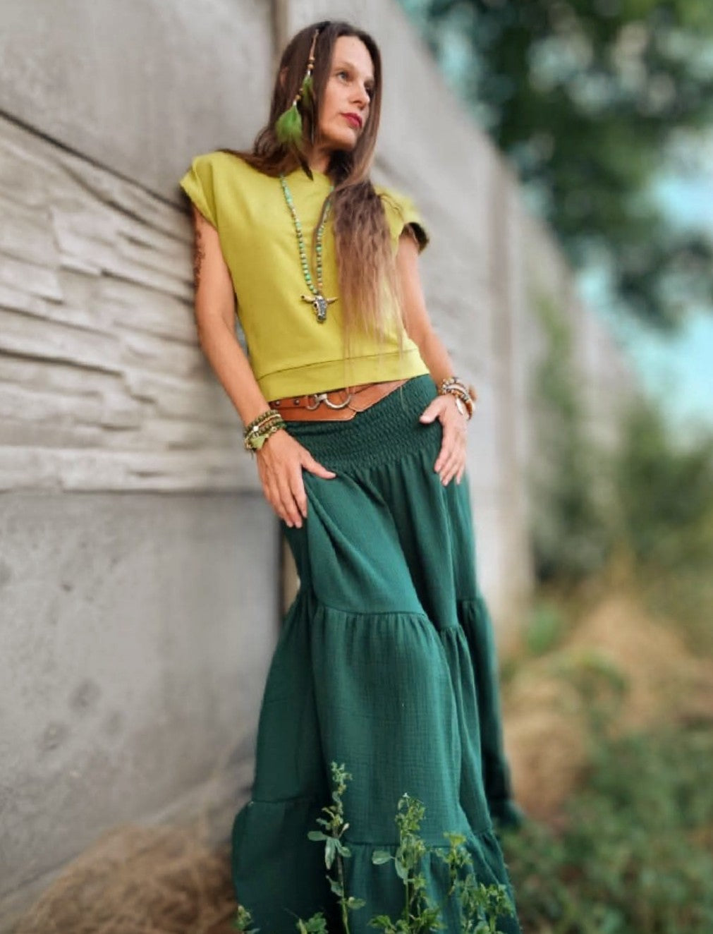 MUŠELÍNOVÁ KASKÁDOVITÁ SUKNĚ LESNÍ ZELENÁ