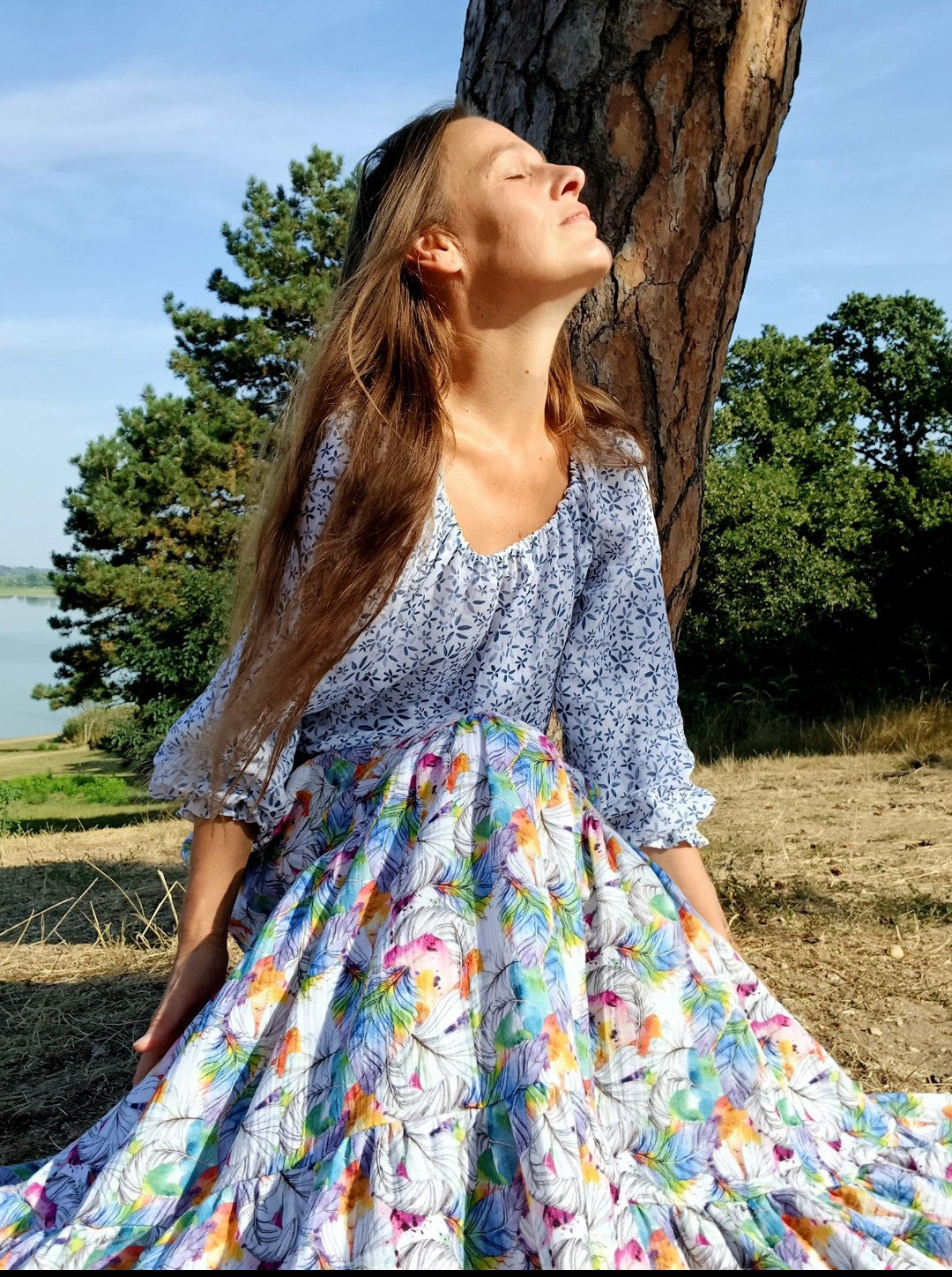 MAXI SUKNĚ MUŠELÍNOVÁ KASKÁDOVITÁ
