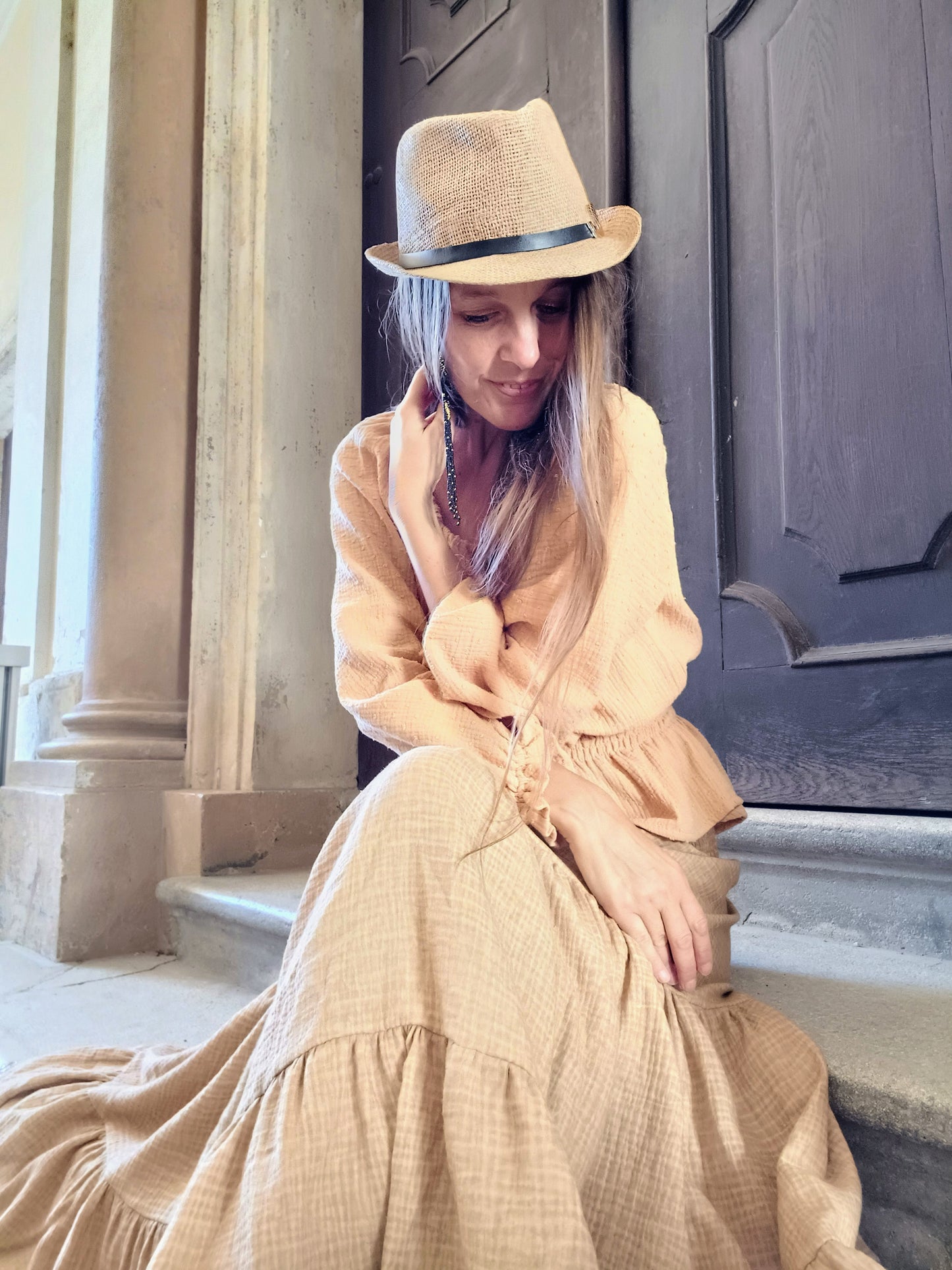 VINTAGE MUŠELÍNOVÁ SUKNĚ CAMEL HLEDÁ