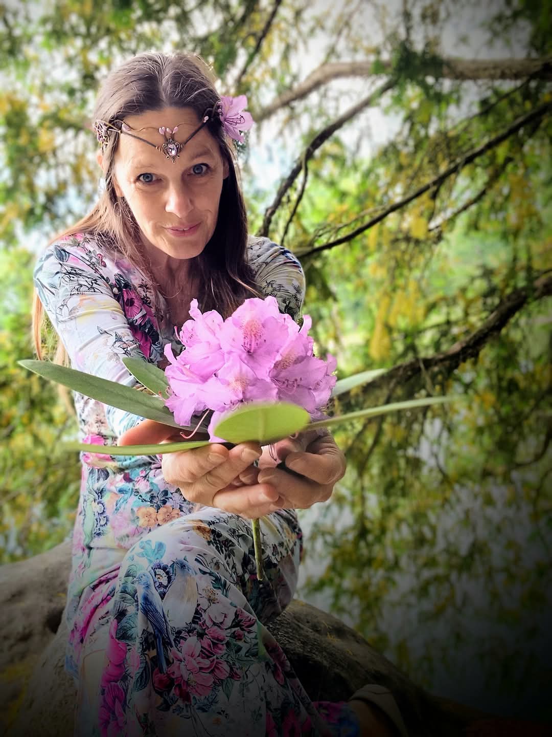 ÚPLETOVÉ ŠATY FAIRY S ROZPARKEM