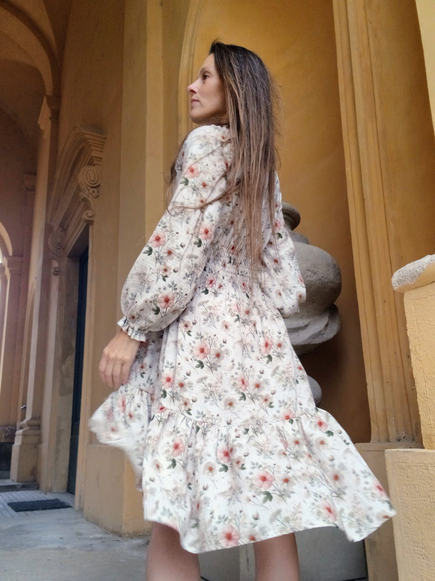 ŠATIČKY Z BIO MUŠELÍNU PŮVABNÉ KRATŠÍ S VOLÁNKEM