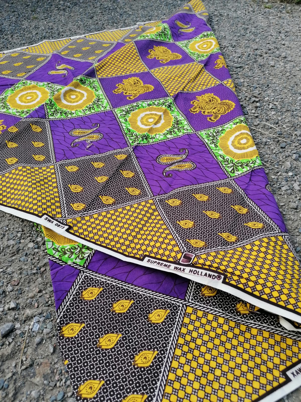 Africká látka , poslední 1 y a půl, fialovo zlatá (1.5 y poslední kus)