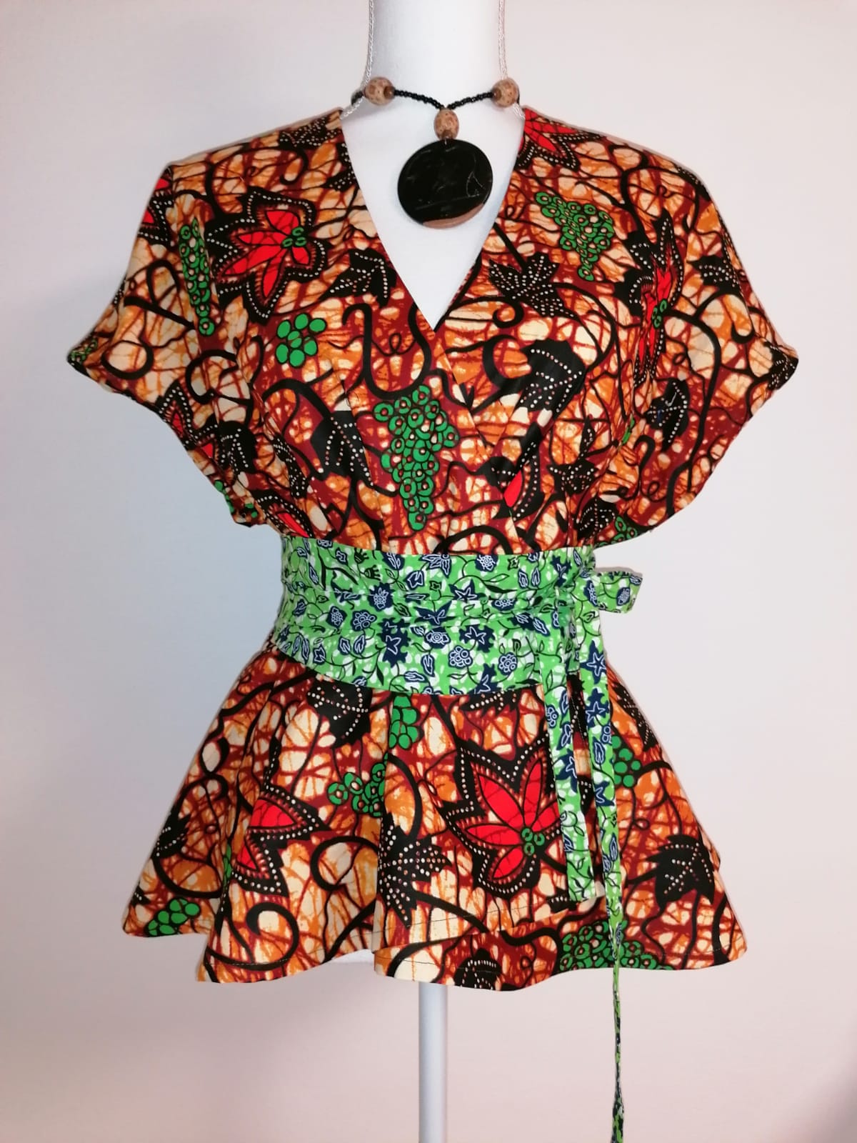 Africká halenka hnědá s listecky / African top brown