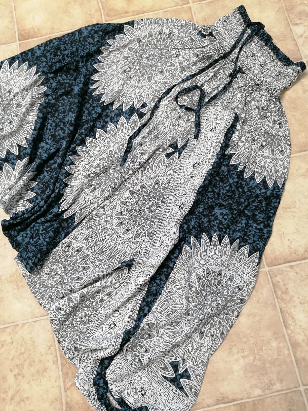 Harémové kalhoty mandaly na šedé, vel. maximálně 42