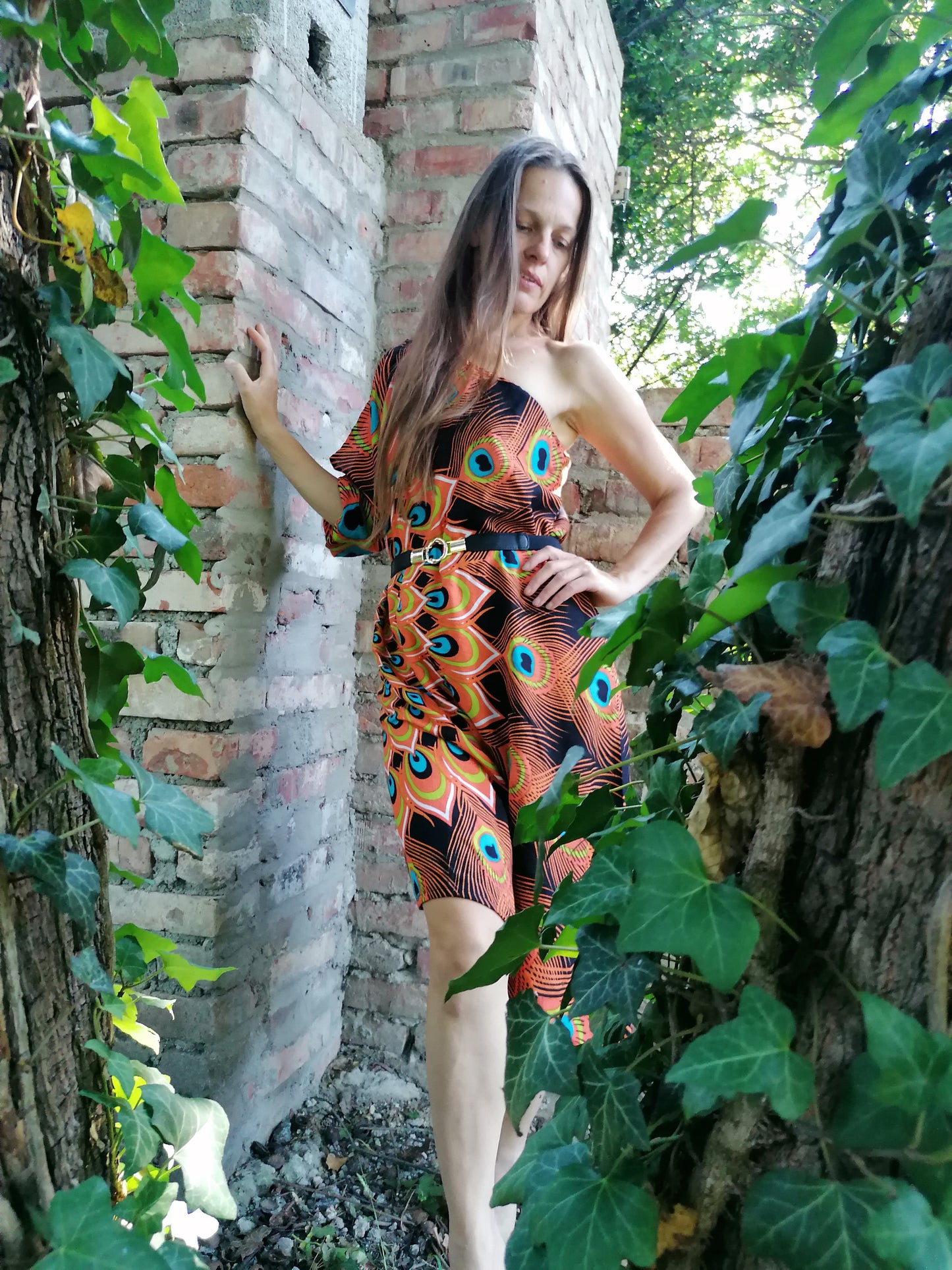 Asymetrické sexy šaty Paví pera,velikost M