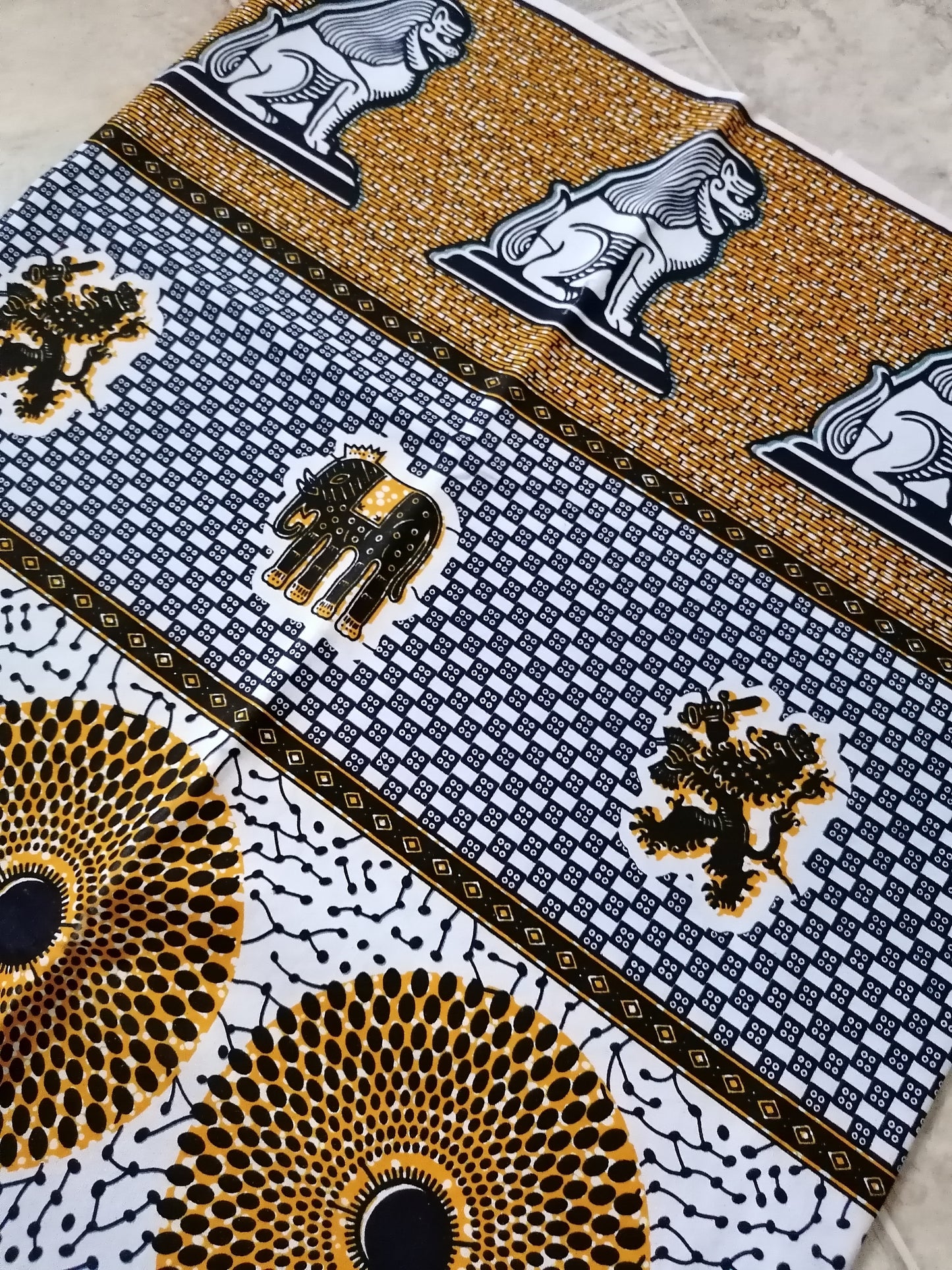 Africká látka měkčí ,vzory v pruzích,Uganda