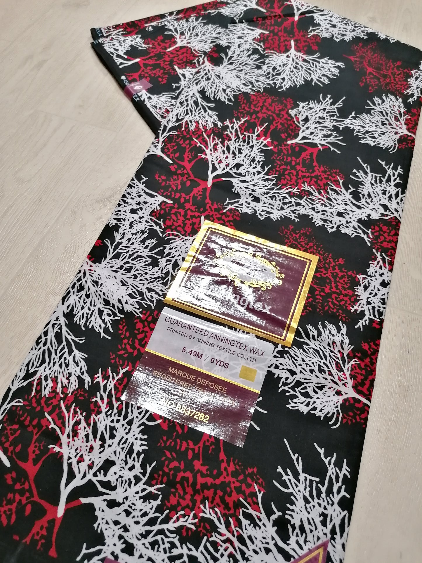 Africká látka korály,přivezena z Keni