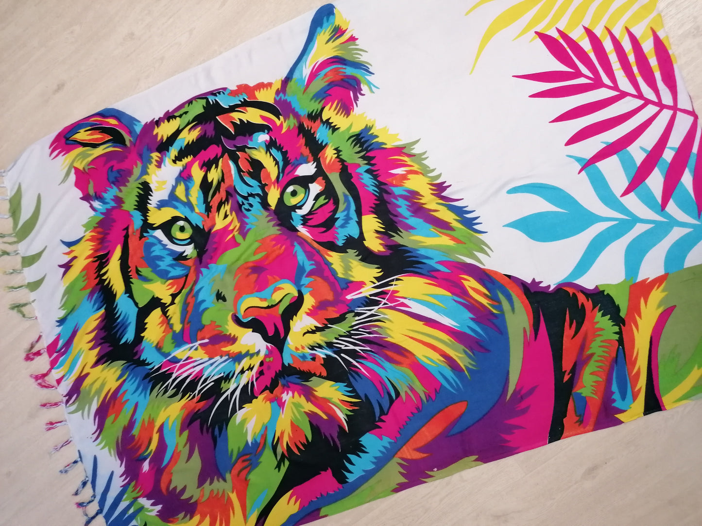 Pareo Tiger na bílé