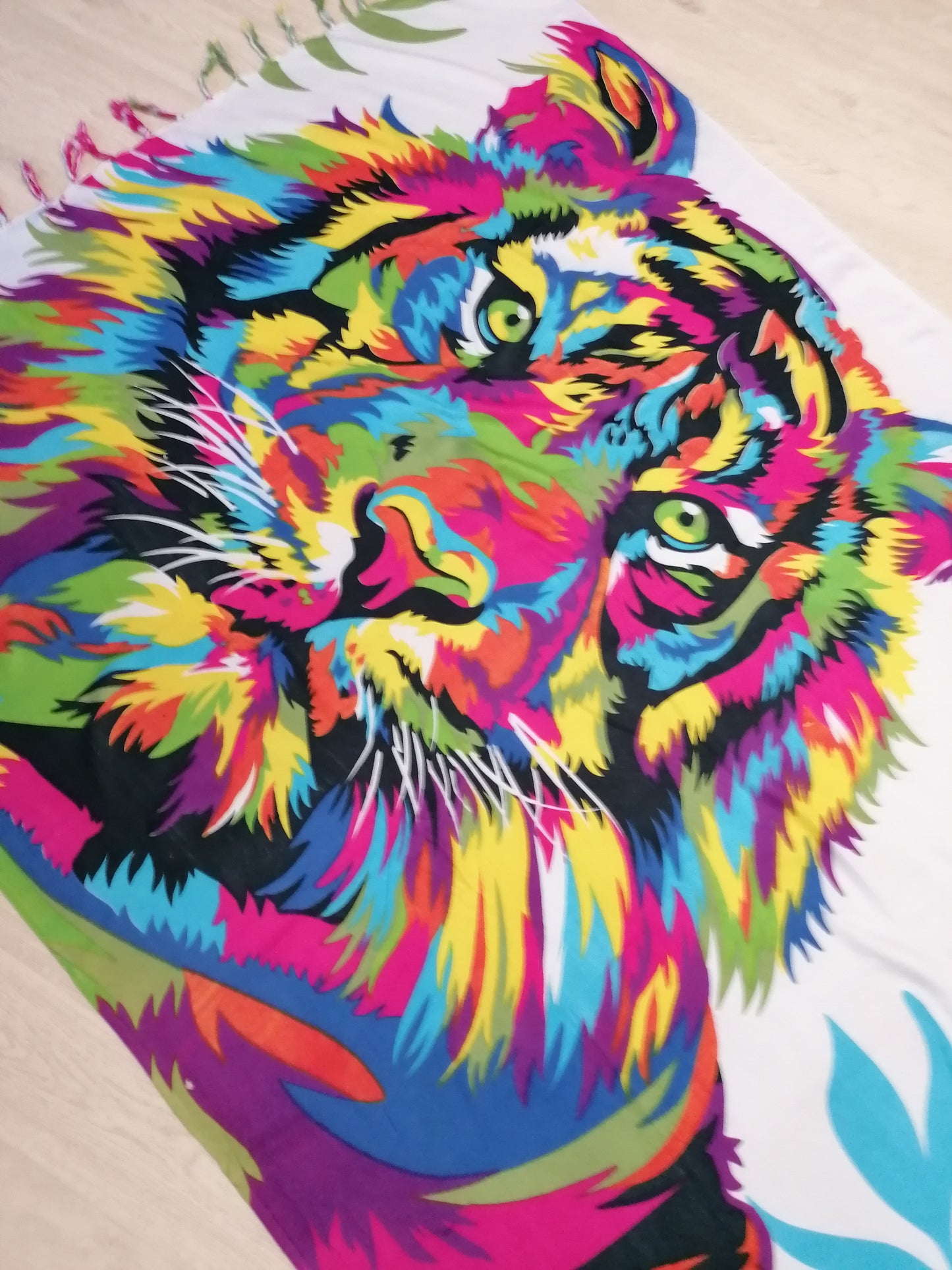 Pareo Tiger na bílé