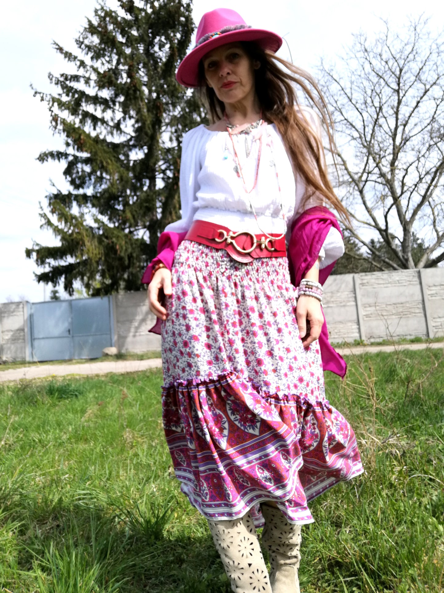 Asymetrická boho sukně s volánem s bordurou