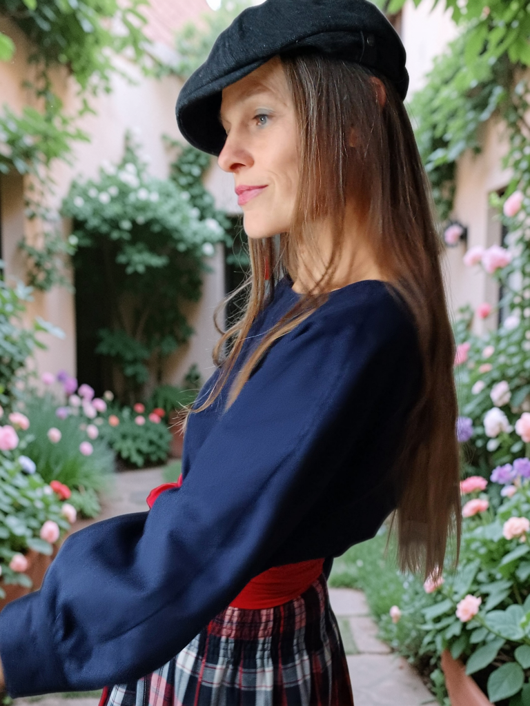 Hřejivá halenka v půlnočním modrém tónu