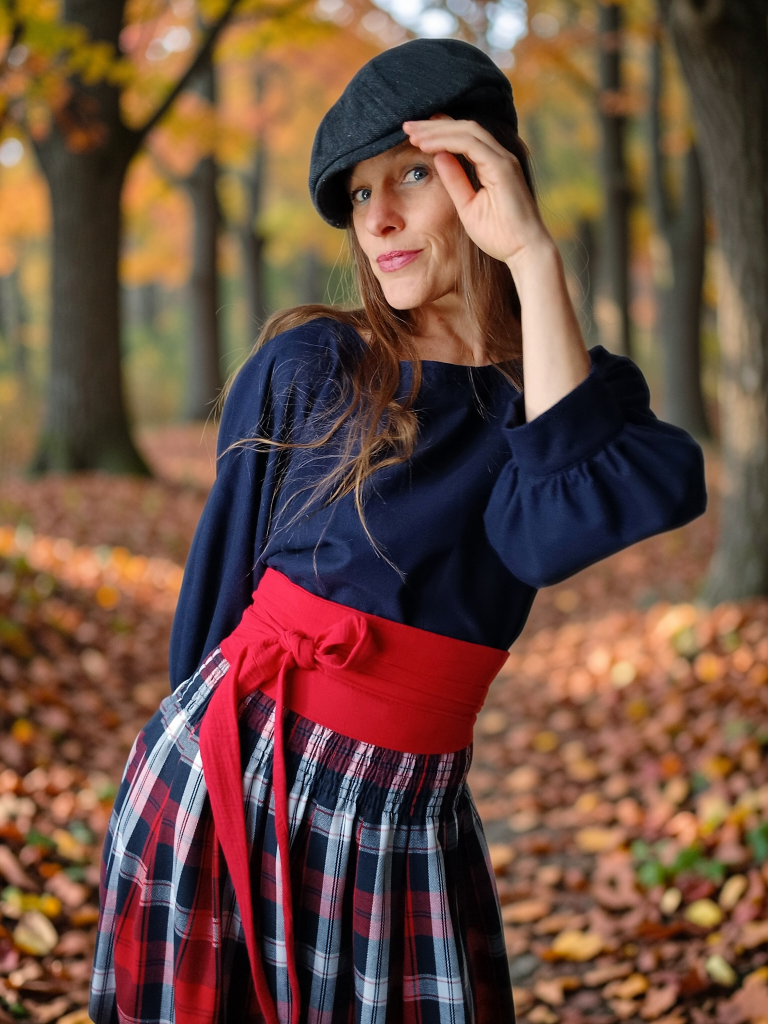 Hřejivá halenka v půlnočním modrém tónu