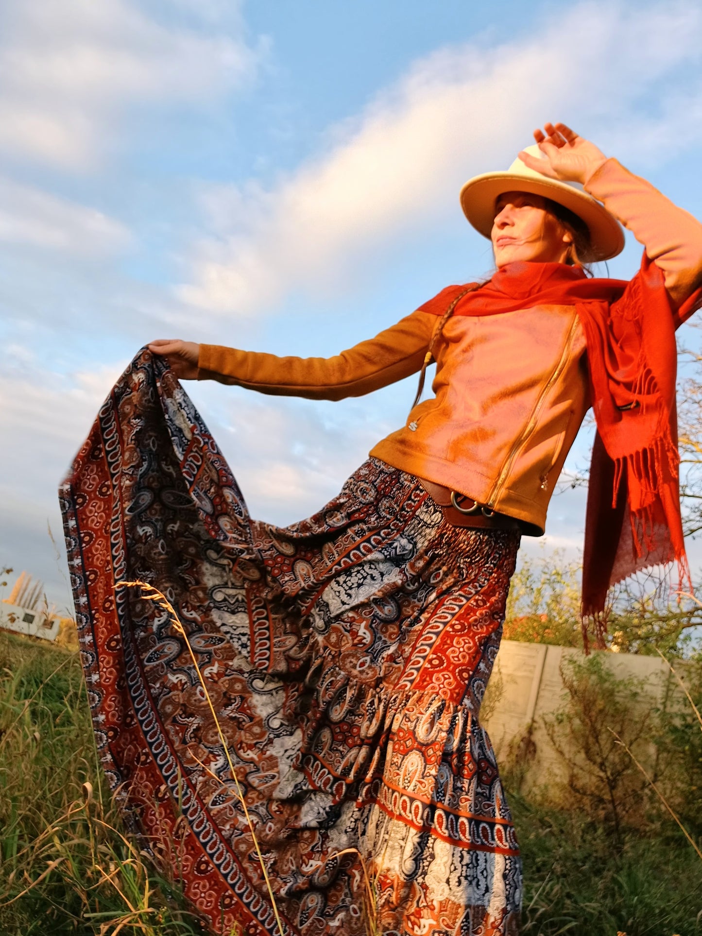 BOHO MAXI SUKNĚ SKOŘICOVÁ