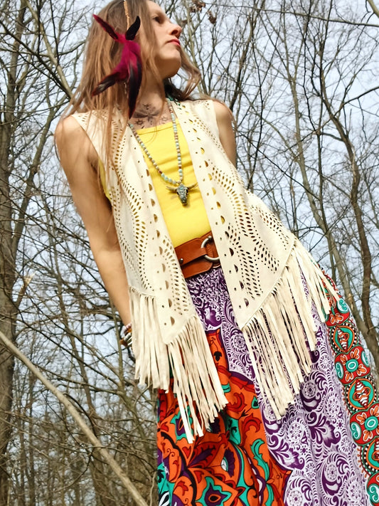 BOHO VESTA S TŘÁSNĚMI