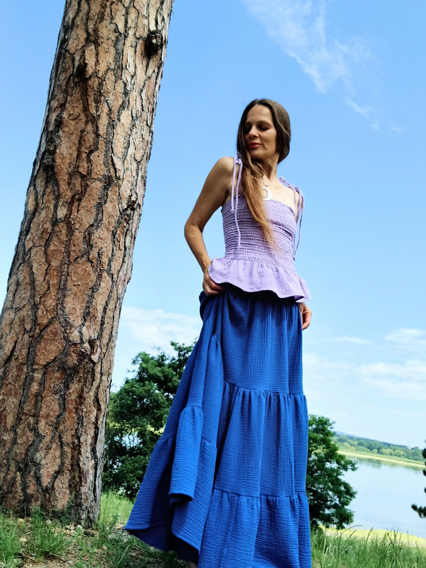 KRÁLOVSKÁ MODRÁ MAXI SUKNĚ KASKÁDOVITÁ