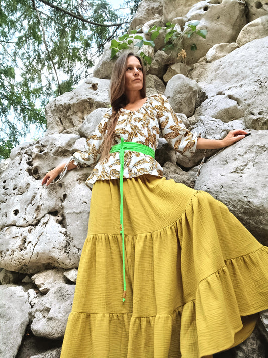 MAXI SUKNĚ KASKÁDOVITÁ BIO MUŠELÍN BARVA ZLATAVÁ