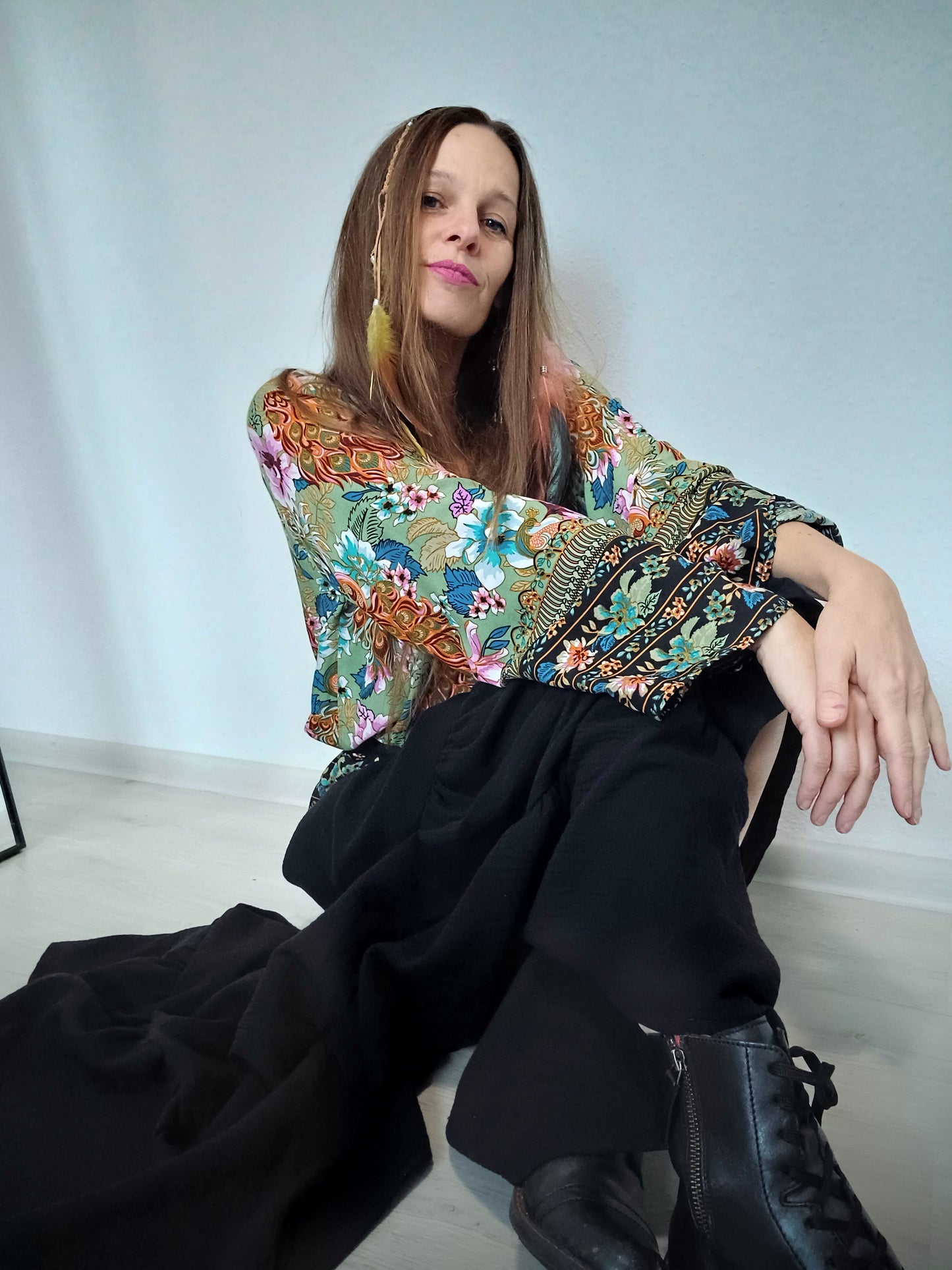 EXLUSÍVNÍ BOHO HALENKA S BORDUROU V DÉLCE A NA RUKÁVECH