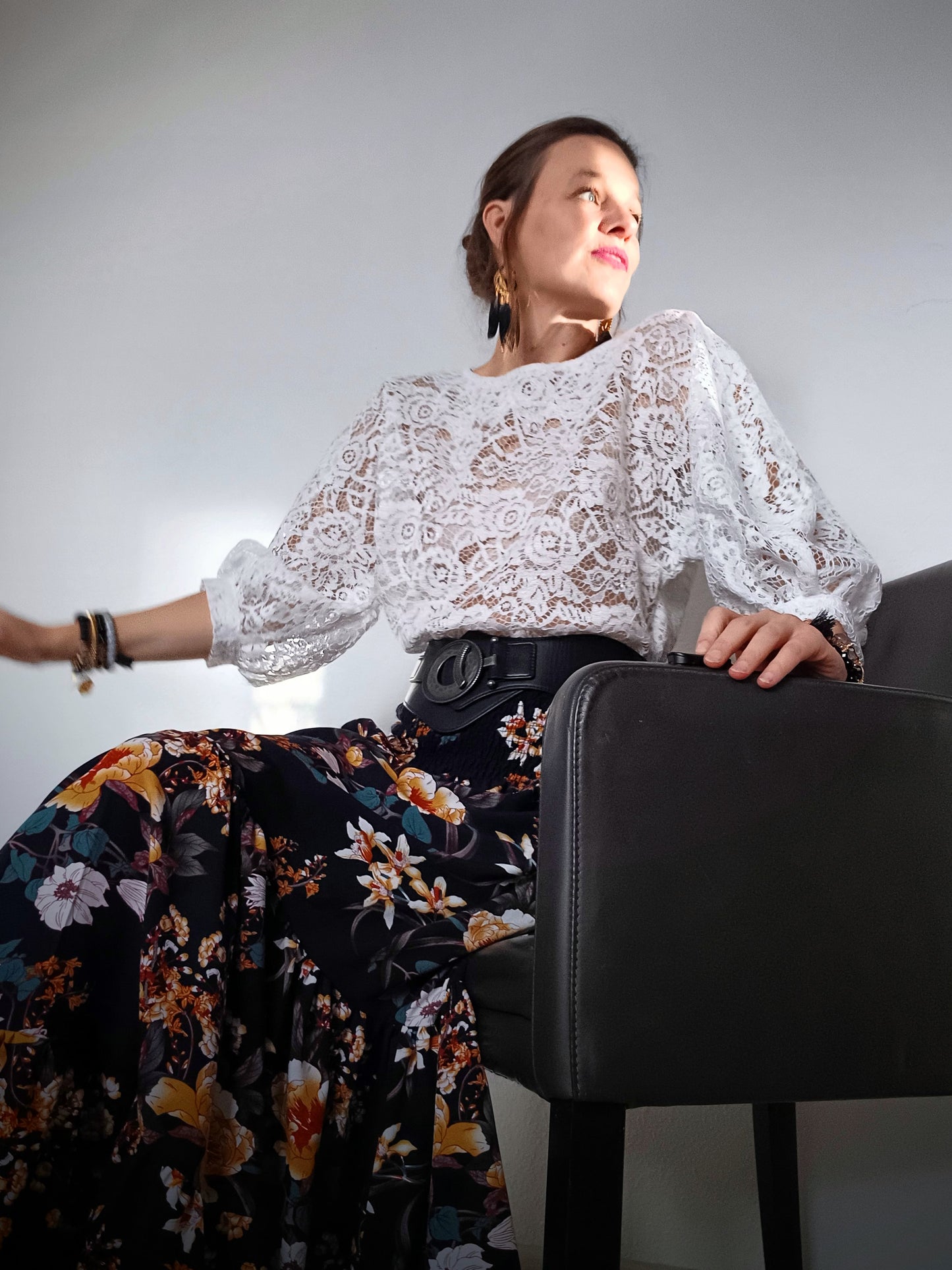 ELEGANTNÍ VEČERNÍ HALENKA BÍLA KRAJKA