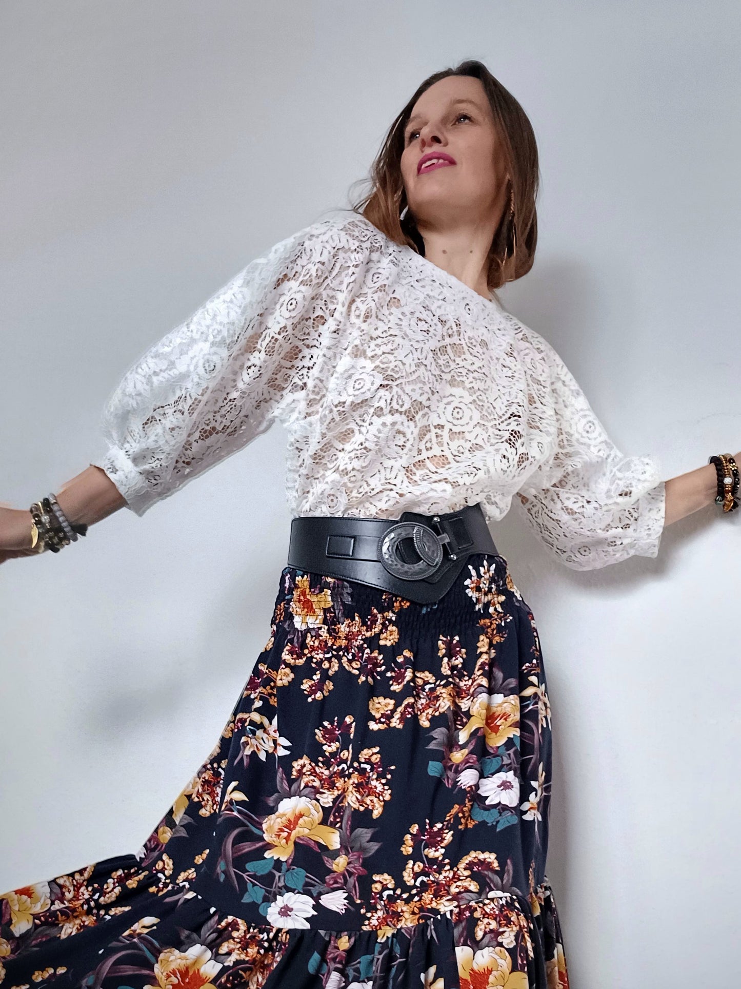 ELEGANTNÍ VEČERNÍ HALENKA BÍLA KRAJKA