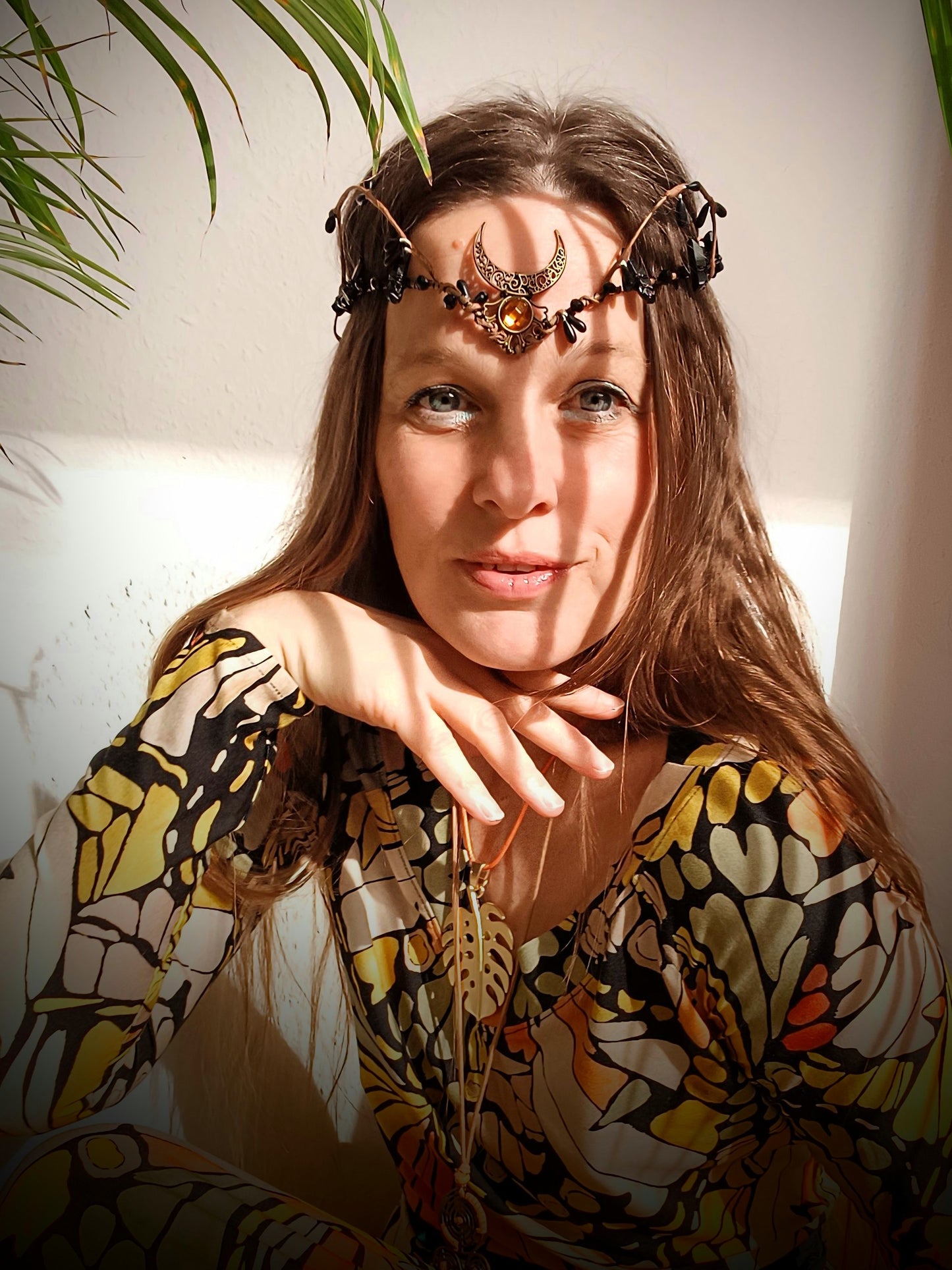 TIARA TMAVÁ S KAMENY