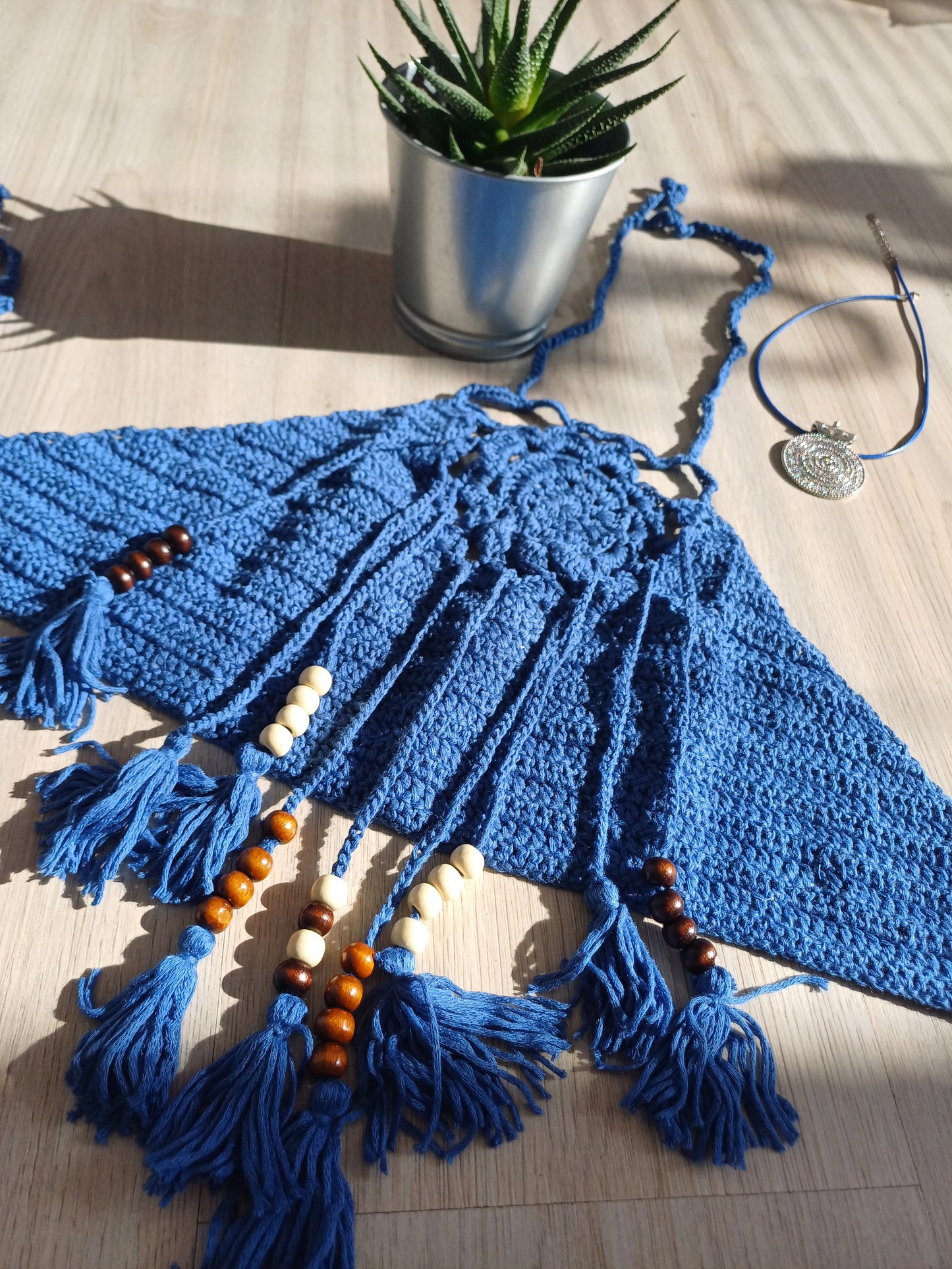 HÁČKOVANÝ BOHO TOP MODRÝ