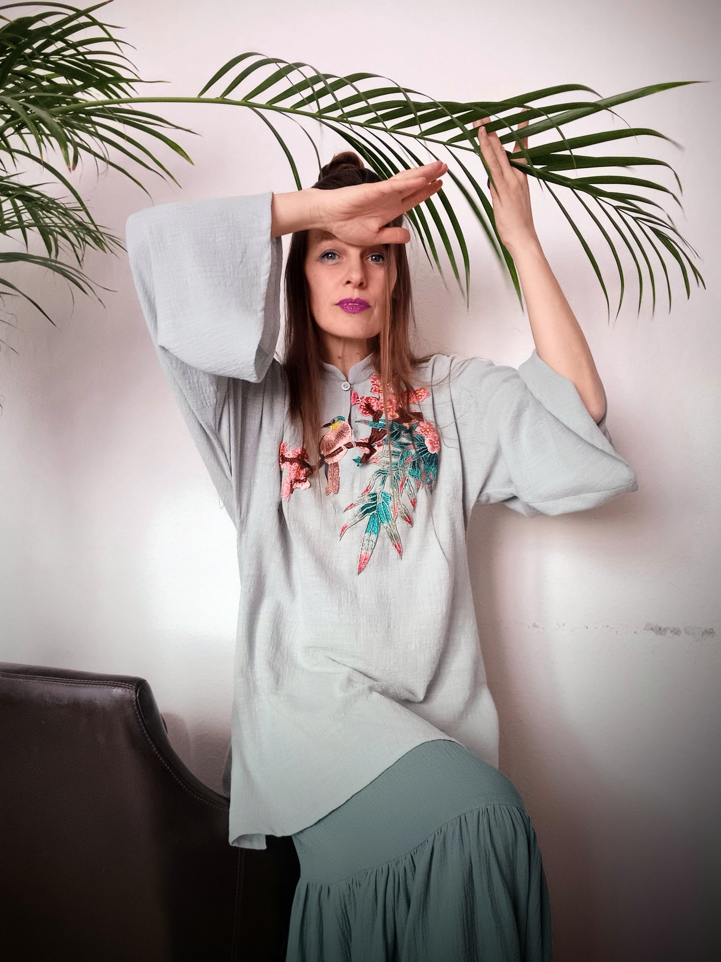 PŮVABNÁ HALENKA V JAPONSKÉM STYLU Z MĚKČENÉHO LNU