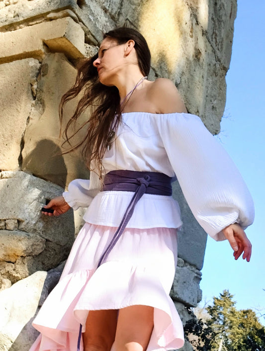MUŠELÍNOVÁ BOHO HALENKA BÍLÁ S ŽABIČKOVÁNÍM V PASE